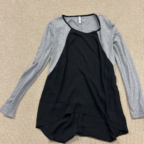 Grey and black flowy longsleeve top - Picture 1 of 1